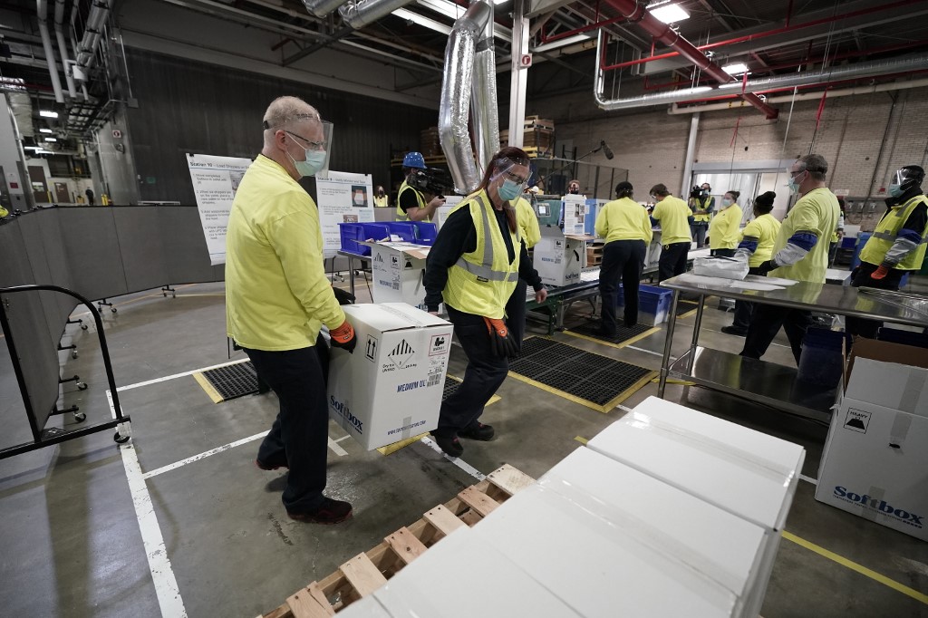 Vacina da Pfizer começou a ser transportada, neste domingo, nos EUA; país vive Dia D de logística