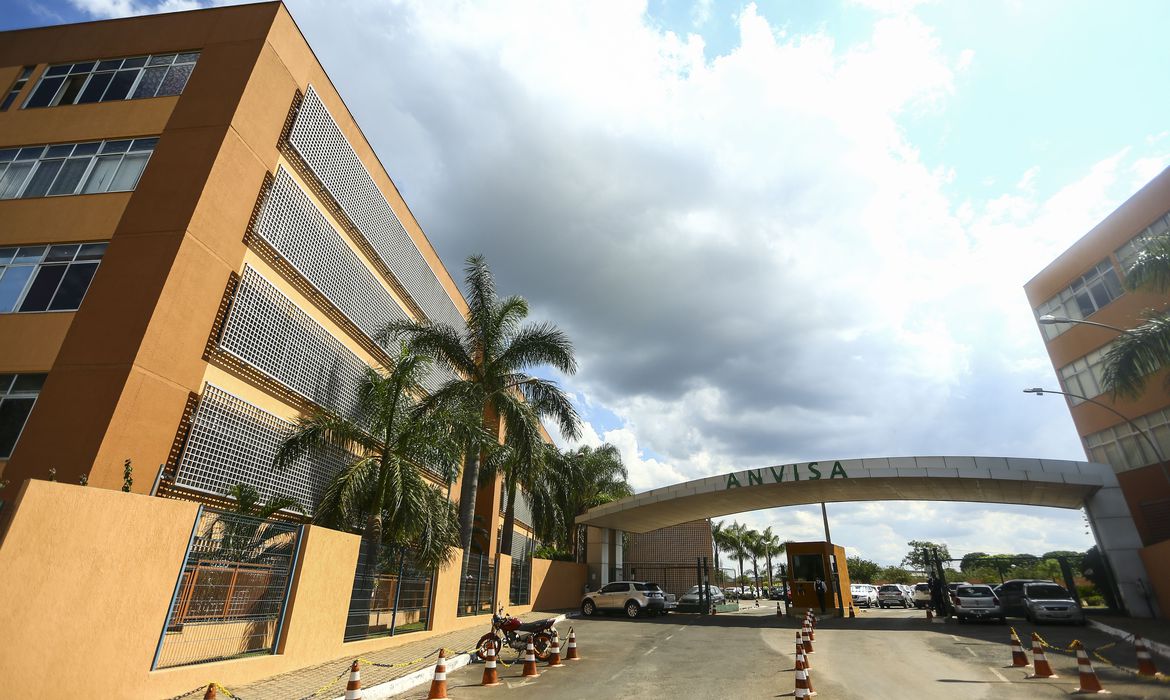 Anvisa muda normas para uso emergencial de vacina contra Covid-19