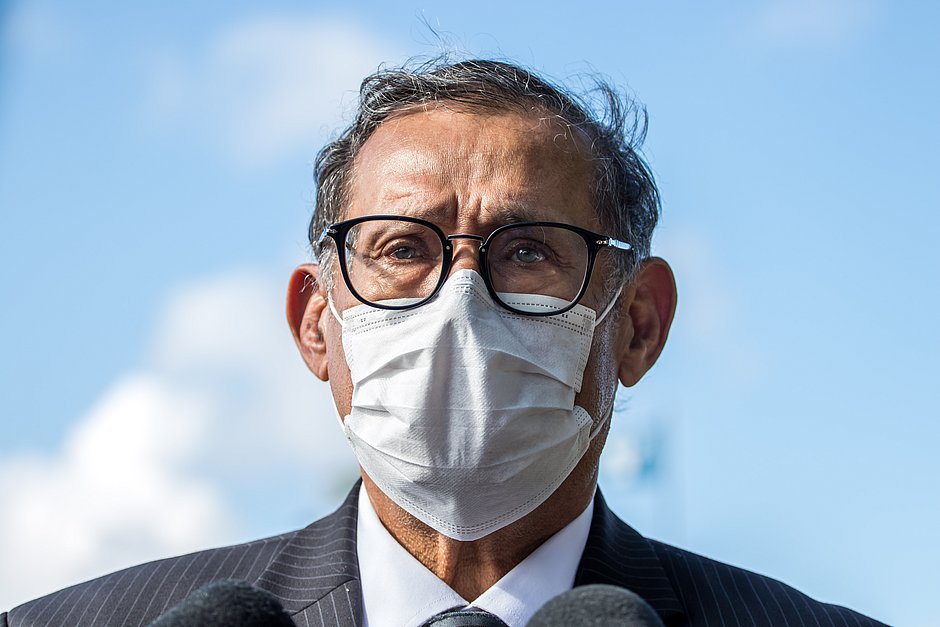 Infectologista Roberto Badaró é diagnosticado com Covid-19 e segue em internação domiciliar