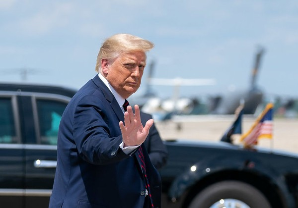 Com Congresso ratificando vitória de Biden, Trump promete transição ordeira em 20 de janeiro