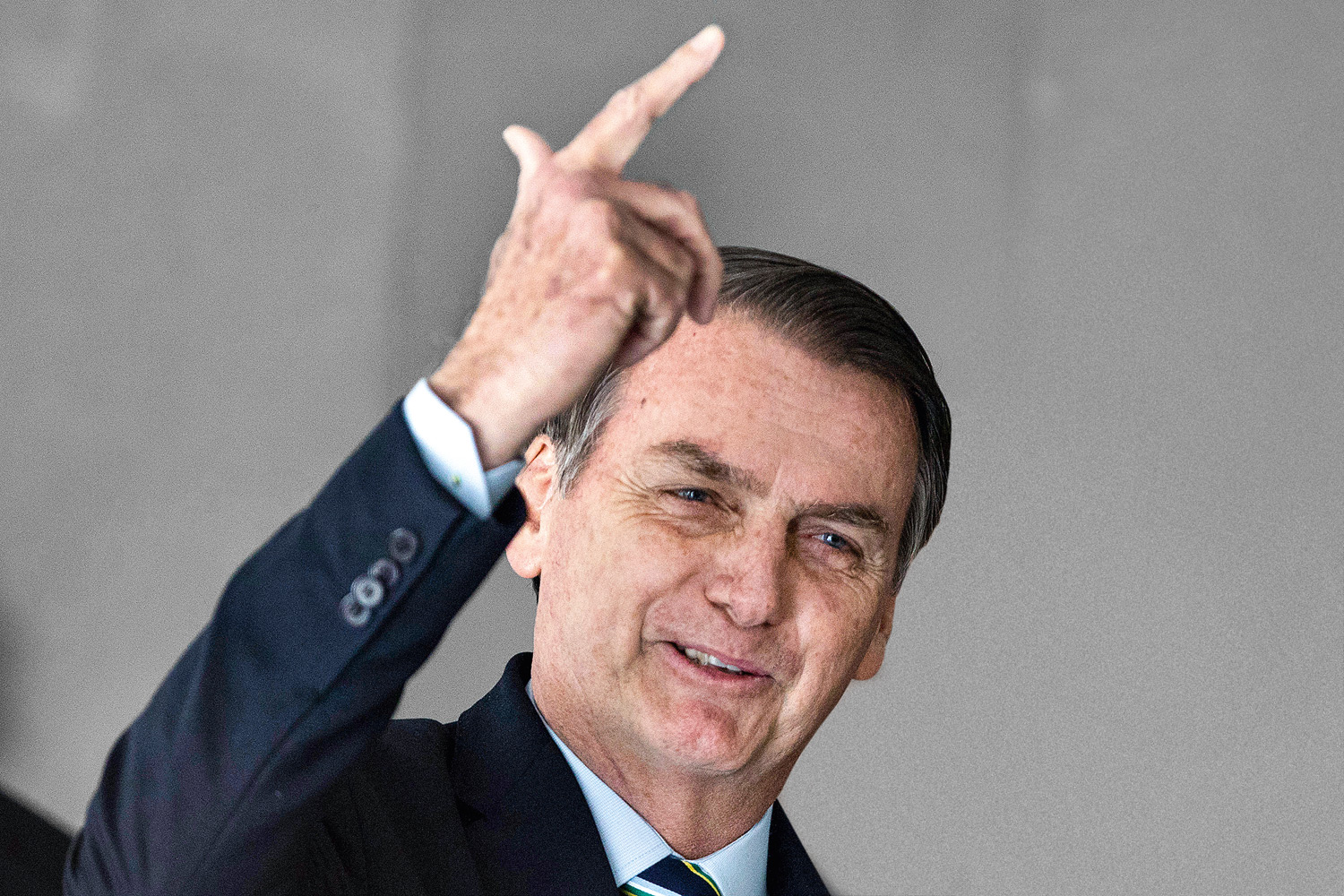 Bolsonaro insiste em fraude nos EUA, tese já descartada, e ataca eleição no Brasil