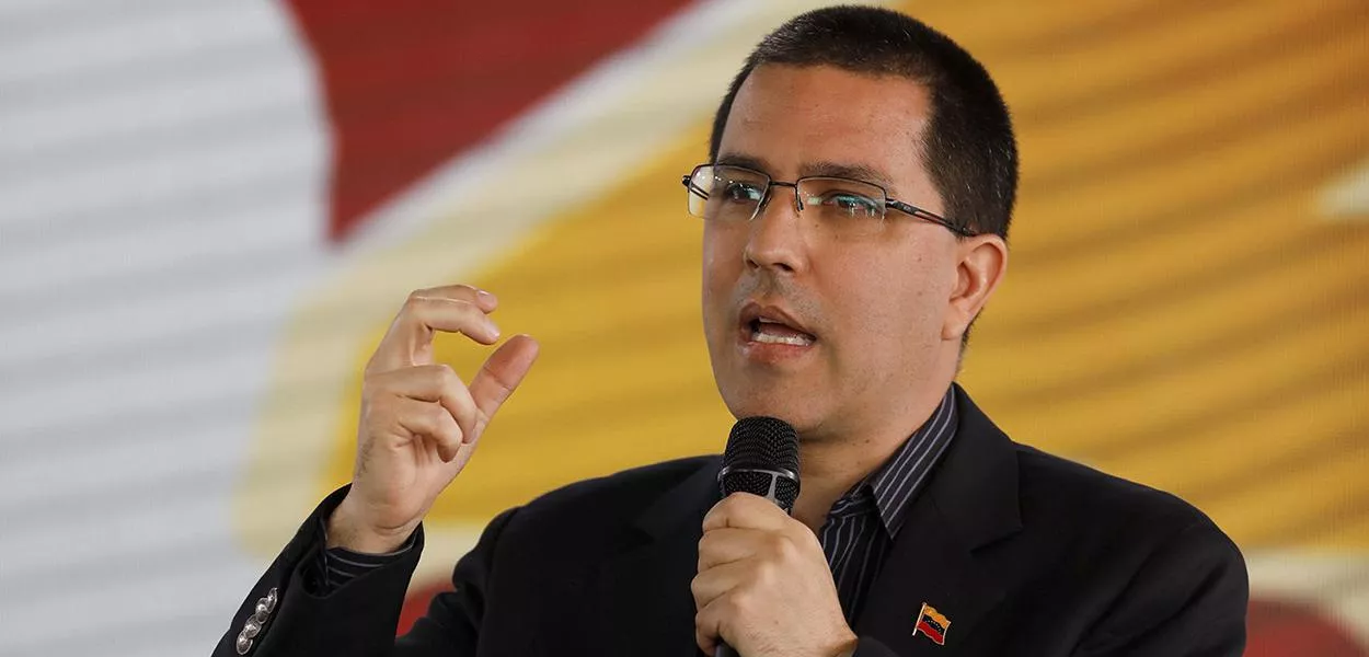 A pedido de Maduro, chanceler venezuelano coloca oxigênio à disposição de Manaus