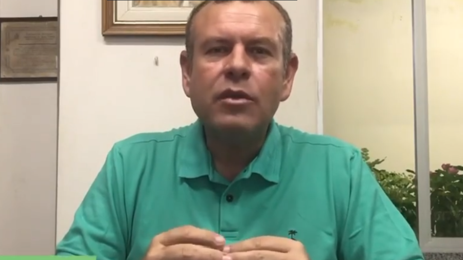 Fora do grupo prioritário, prefeito de Itabi fura fila e se vacina contra a Covid-19
