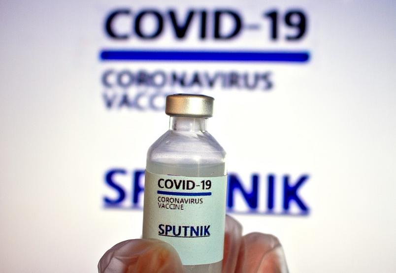 Anvisa diz que resultado da Sputnik V é boa notícia, mas ressalta que ainda falta análise no Brasil