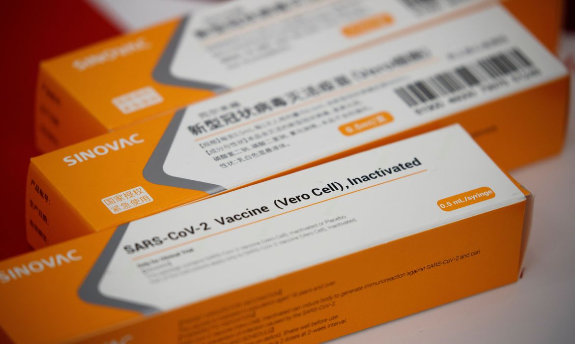Butantan recebe insumos para a produção 8,6 milhões de doses da CoronaVac; carga chega da China esta noite