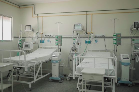 A Bahia reduziu 857 leitos para pacientes de coronavírus, 'apesar da disseminação da pandemia', diz MP