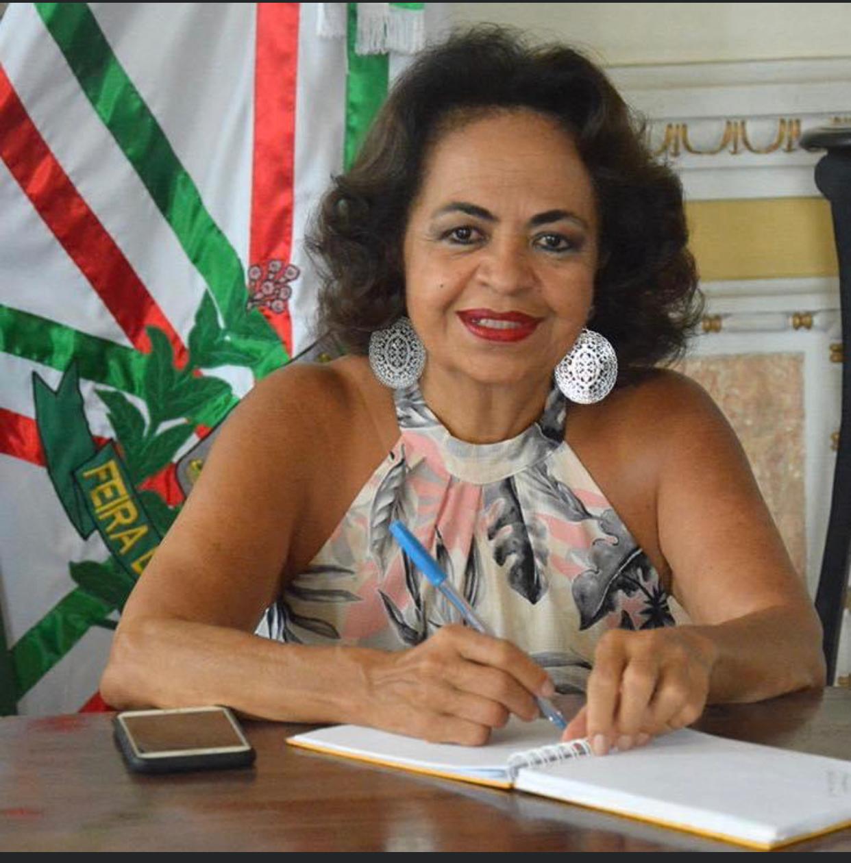PARABÉNS: Secretária de Educação Anaci Paim faz aniversário hoje.
