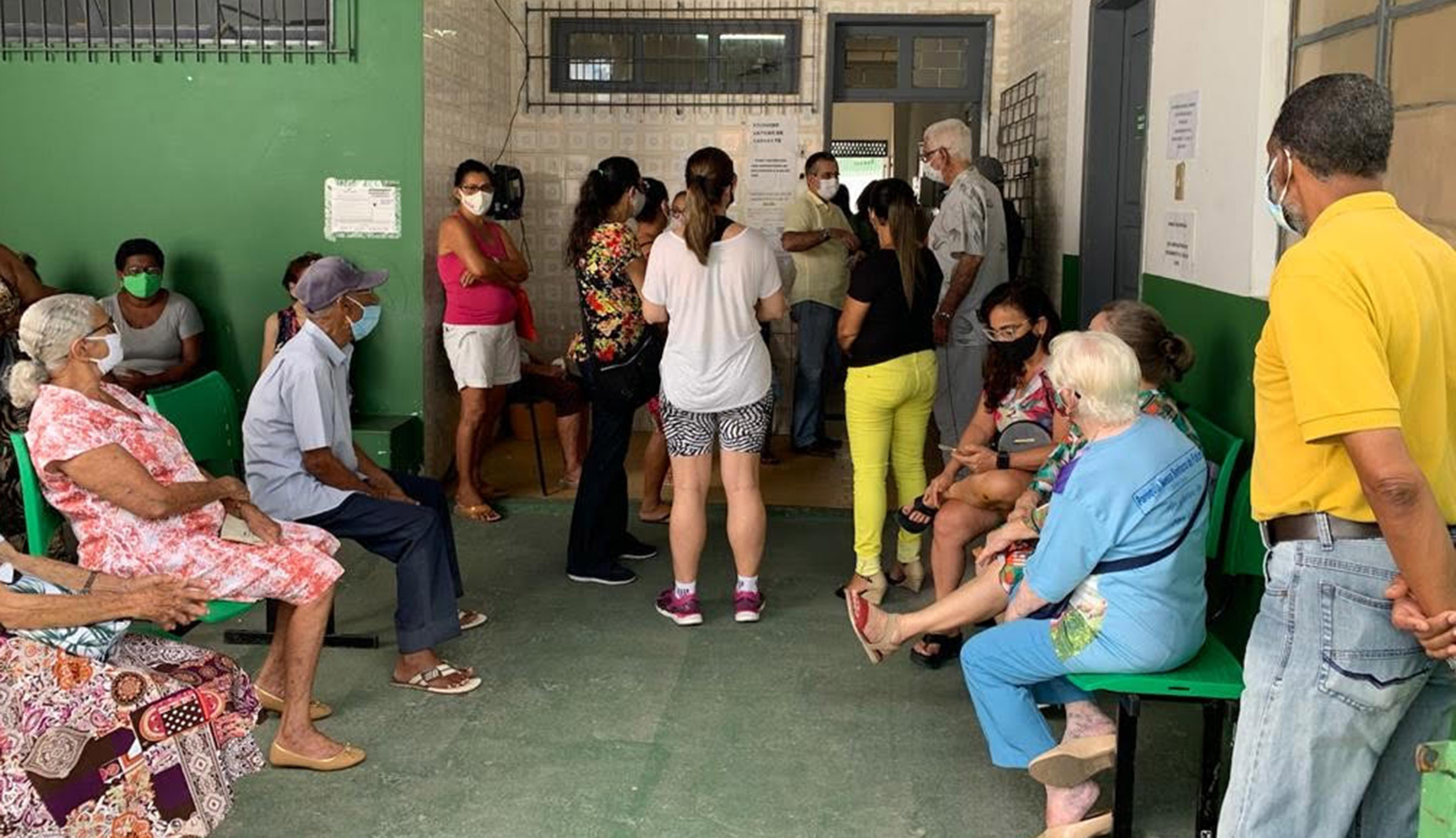 Idosos com 75 anos ou mais podem agendar vacinação