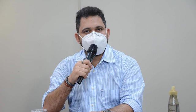 Diretor do Hospital de Campanha diz que leitos estão lotados e que medicamentos começam a faltar, em FSA