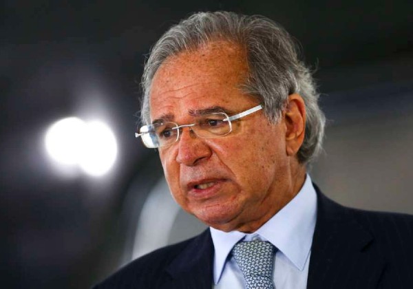 Ministro Paulo Guedes espera vacinação dos informais em quatro meses