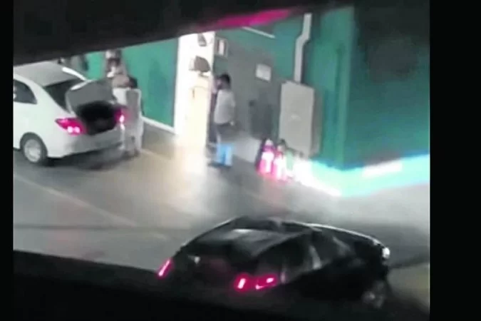 PF cumpre mandados de busca contra empresários imunizados contra a Covid-19 em garagem de ônibus