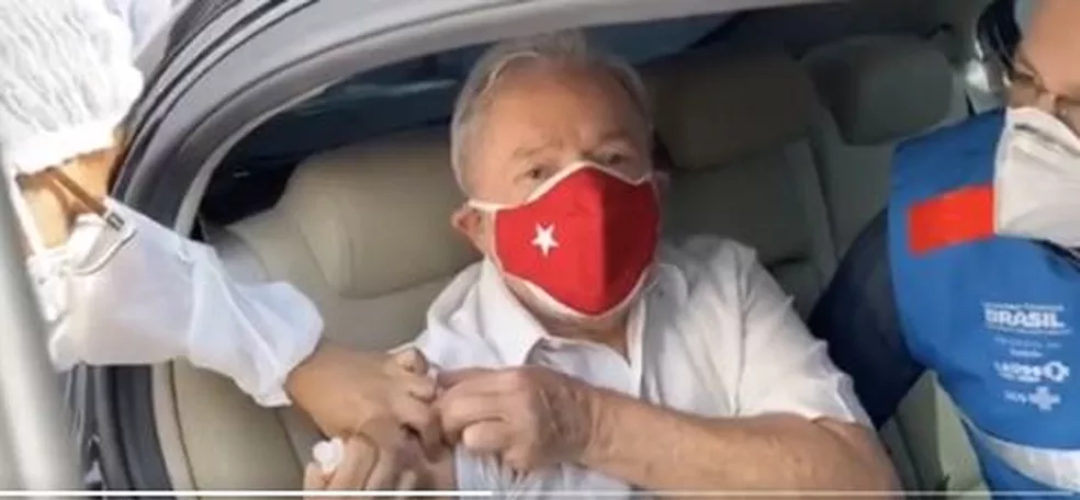 Ex-presidente Lula toma 2ª dose da vacina contra a Covid-19 em São Bernardo do Campo (SP)