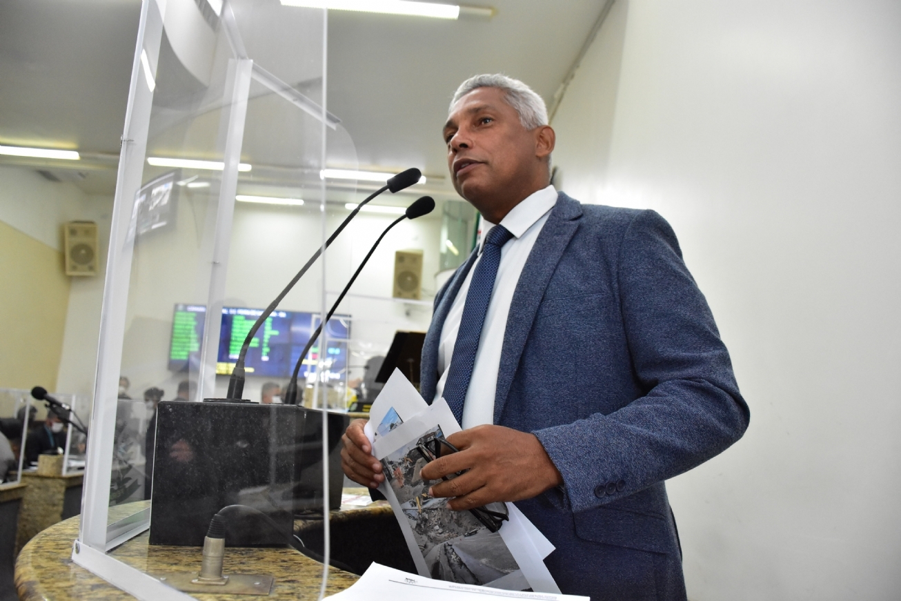 Após questionamento de vereador, Colbert retira pedido de urgência em projeto dos honorários