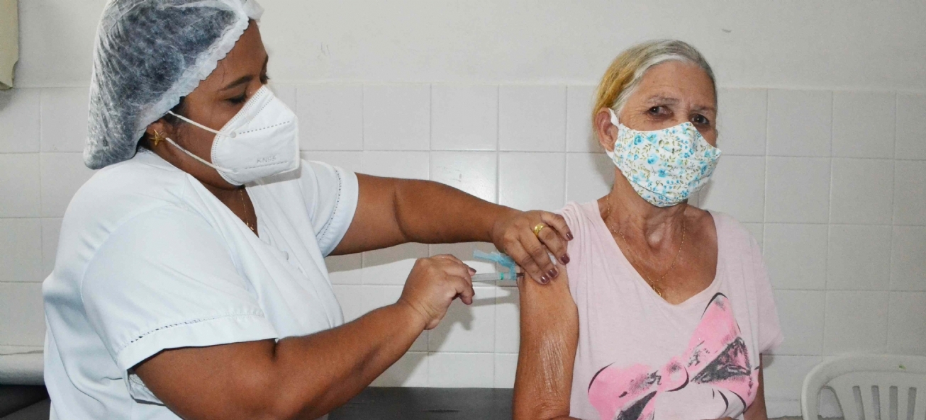 Feira inicia, neste sábado, aplicação da primeira dose contra a Covid-19 em idosos a partir de 60 anos