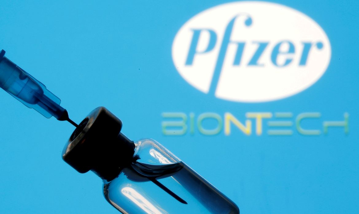 Ministério da Saúde anuncia, para maio, a entrega de 1 milhão de doses da vacina da Pfizer ao Brasil