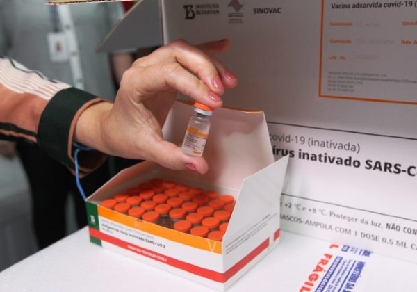 Bahia recebe mais de 60 mil doses da vacina CoronaVac