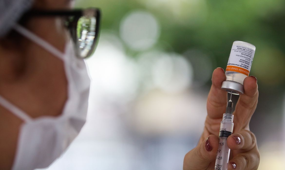 Brasil tem fim de semana com entrega de 10,9 milhões de doses de vacina contra a Covid-19