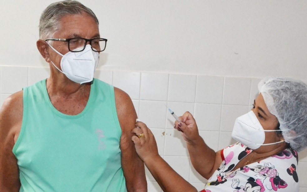 Cai para 50 anos a idade para quem porta comorbidades receber vacina contra a Covid-19