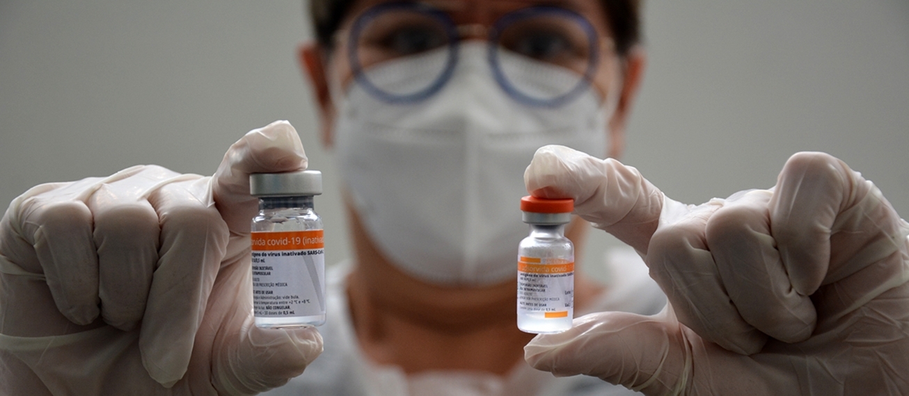 Estoque de vacina para aplicação da 1ª dose contra a Covid-19 nos trabalhadores da Educação acabou, diz SMS