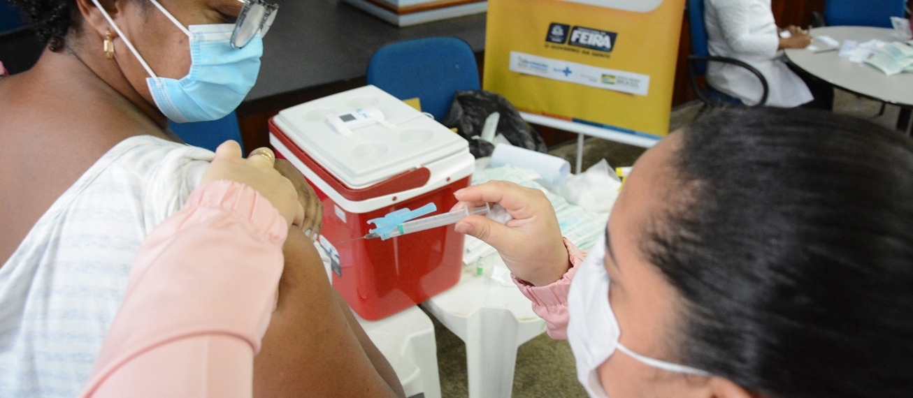 Vacinação contra a Covid-19 será intensificada, a partir de segunda, em Feira de Santana