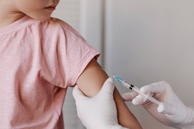Anvisa autoriza uso da vacina da Pfizer em crianças a partir de 12 anos