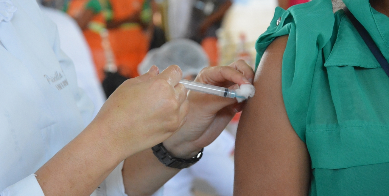 Aplicação da 2ª dose contra a Covid-19 continua, nesta segunda