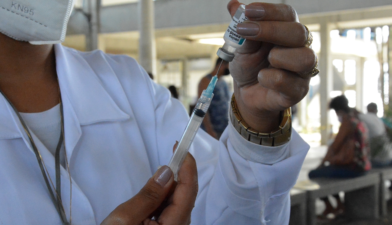 Aplicação de 1ª dose contra Covid-19 segue, nesta quinta, em Feira de Santana