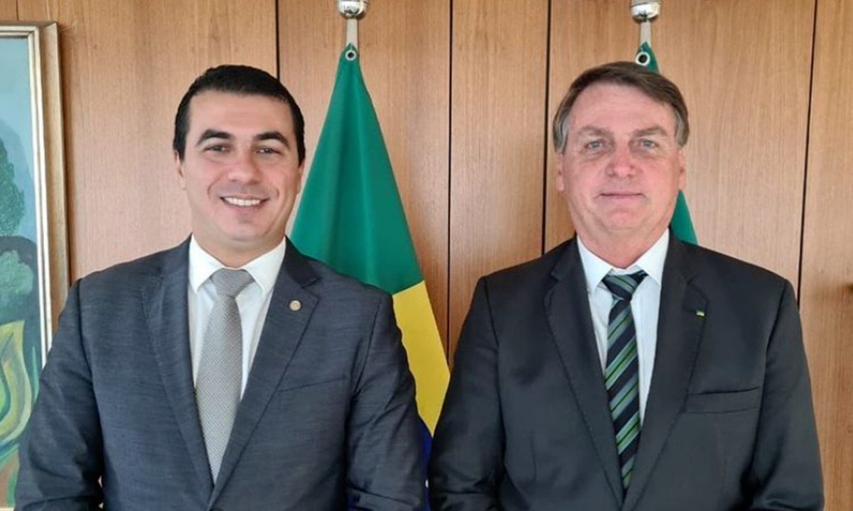Deputado diz que levou a Bolsonaro 
