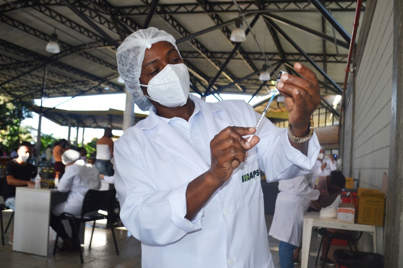 Feira de Santana: Vacinação para pessoas a partir de 46 anos continua nesta terça-feira