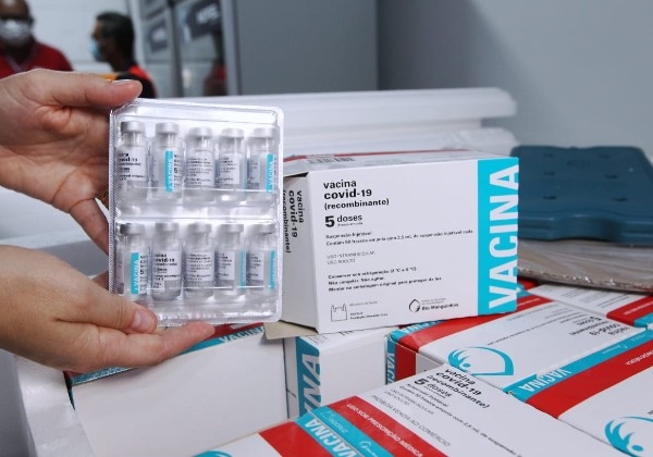 Bio-Manguinhos recebe IFA para mais 10 milhões de doses de vacina