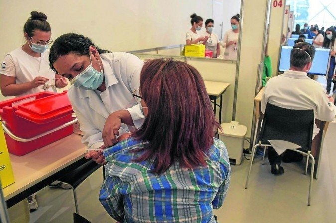 Variante de Manaus pode ser mais resistente à CoronaVac e em quem já teve Covid-19, diz estudo