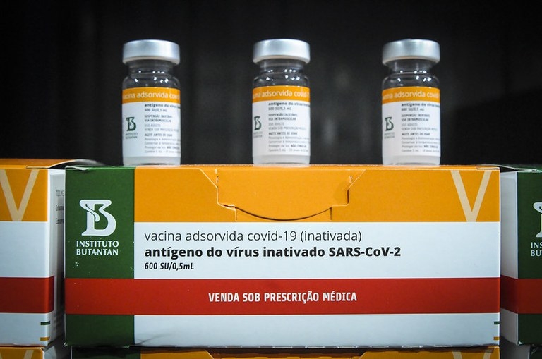 Anvisa rejeita uso de CoronaVac para crianças e adolescentes