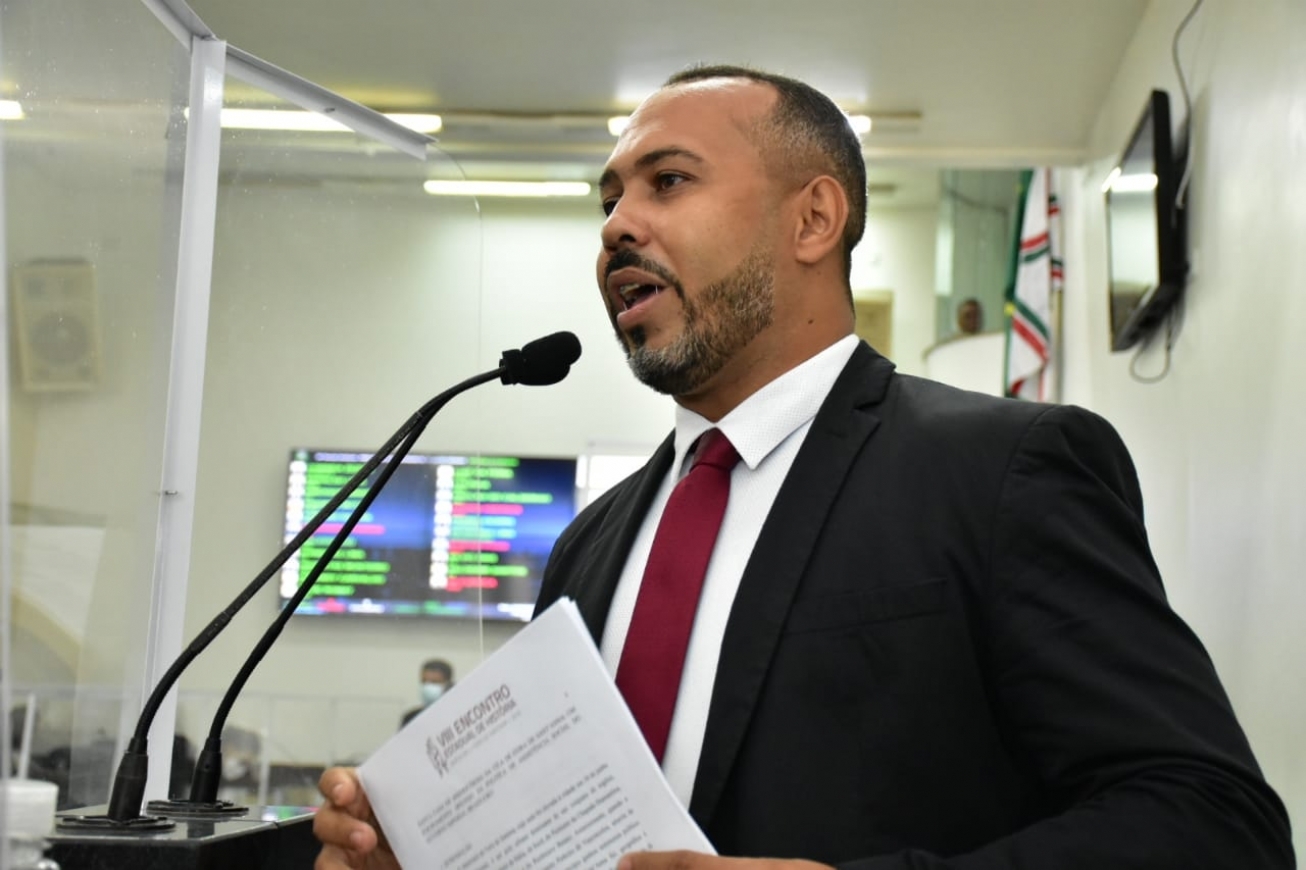 Atraso na construção do CMDI e uso de emenda de Irmão Lázaro são questionados em requerimento