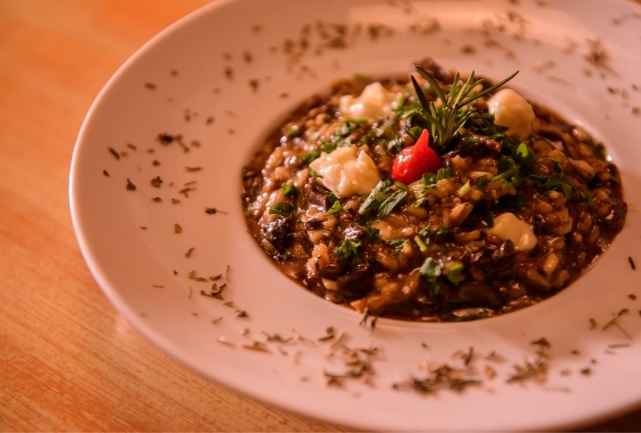Café do Forte Bistrô & Lounge oferece pratos da gastronomia contemporânea em Praia do Forte