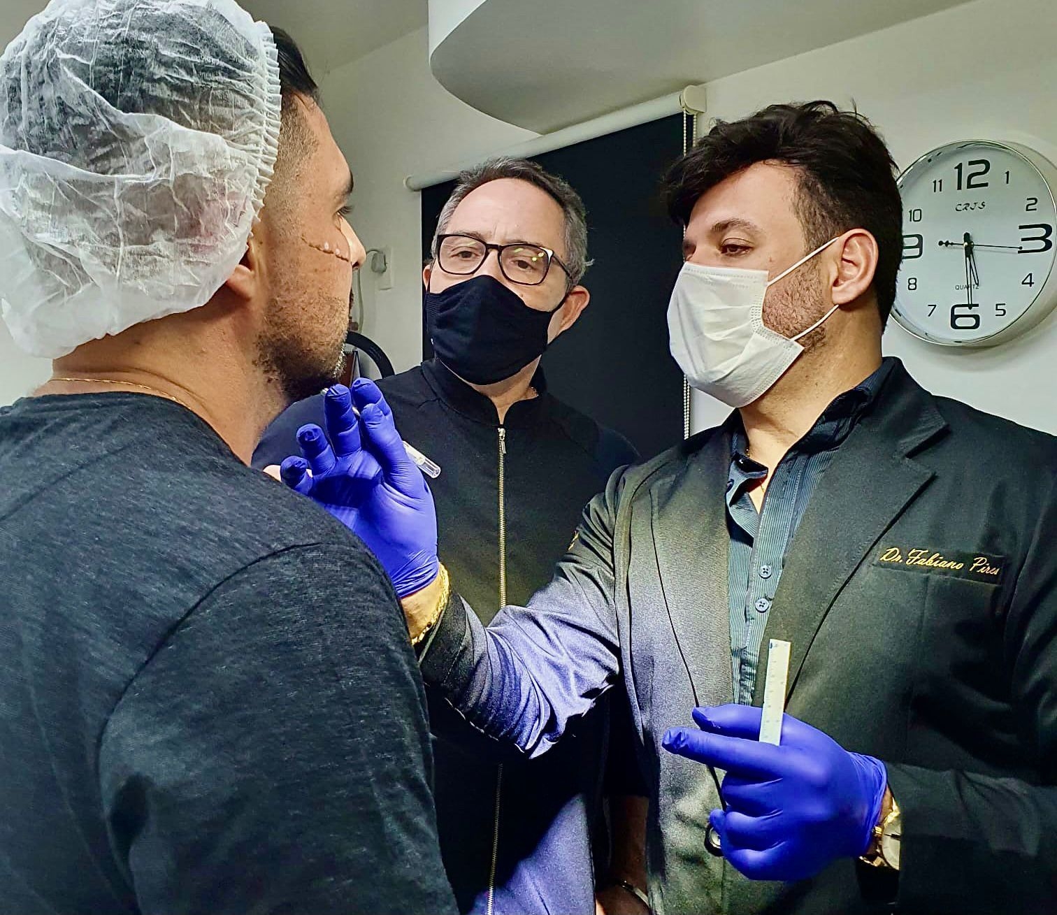 Dr. Fabiano Pires ministra Curso Vip de Harmonização Facial  para cirurgiões plásticos