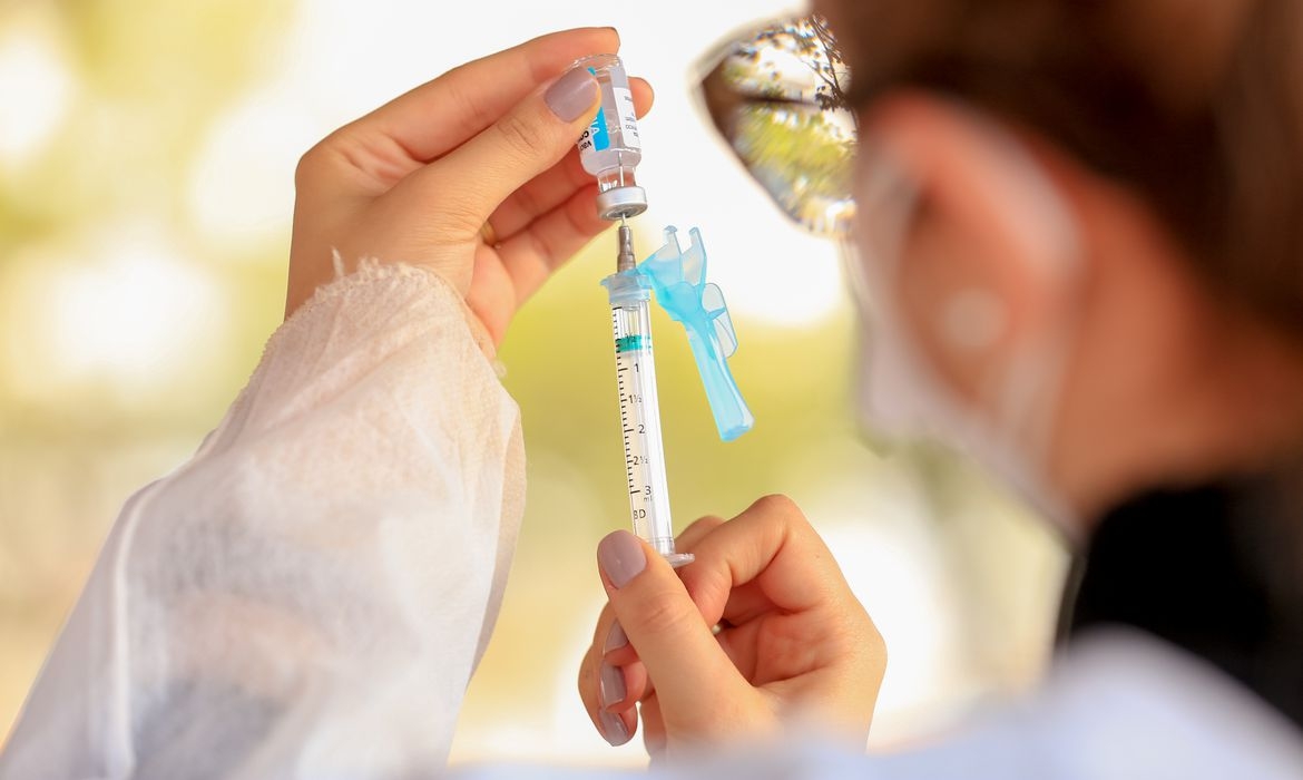 Anvisa alerta que vacinas em uso no Brasil não são experimentais