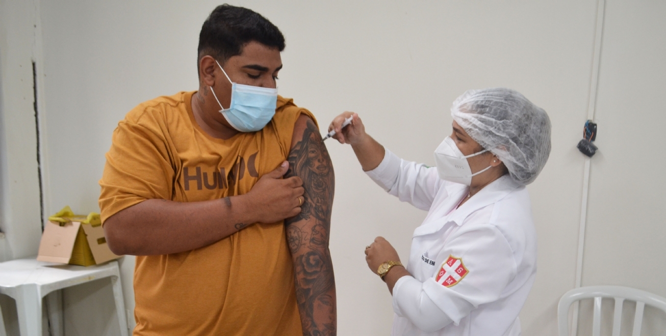 Aplicação da primeira e segunda doses contra Covid continua nesta quarta, em Feira