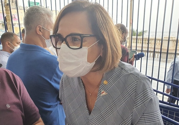 Titular da Sesab diz que BA não tem 80% do público-alvo vacinado e pede cautela quanto à realização do Carnaval