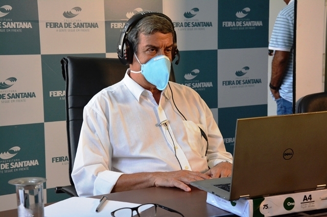 Feirenses devem continuar usando máscaras, diz prefeito