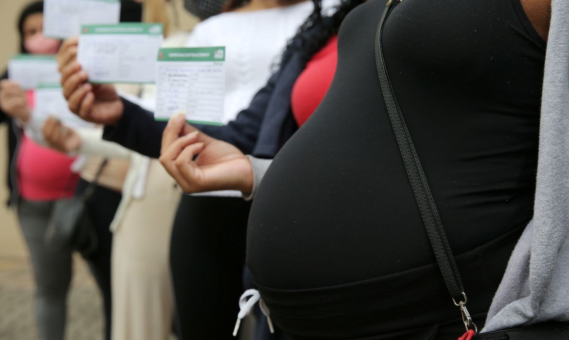 Fiocruz defende adoção incondicional de passaporte de vacina