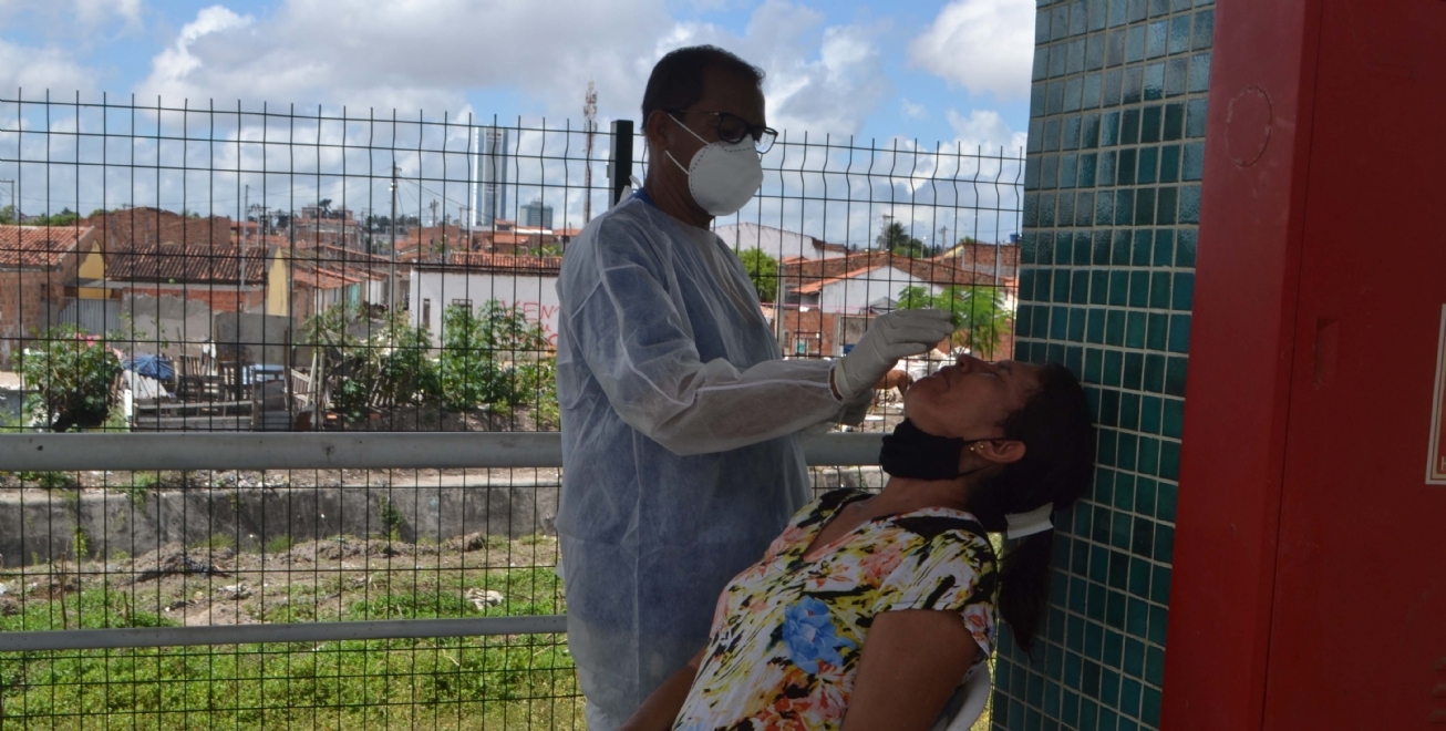 Com aumento de profissionais de saúde infectados pelo novo coronavírus, testagens serão limitadas, em Feira de Santana