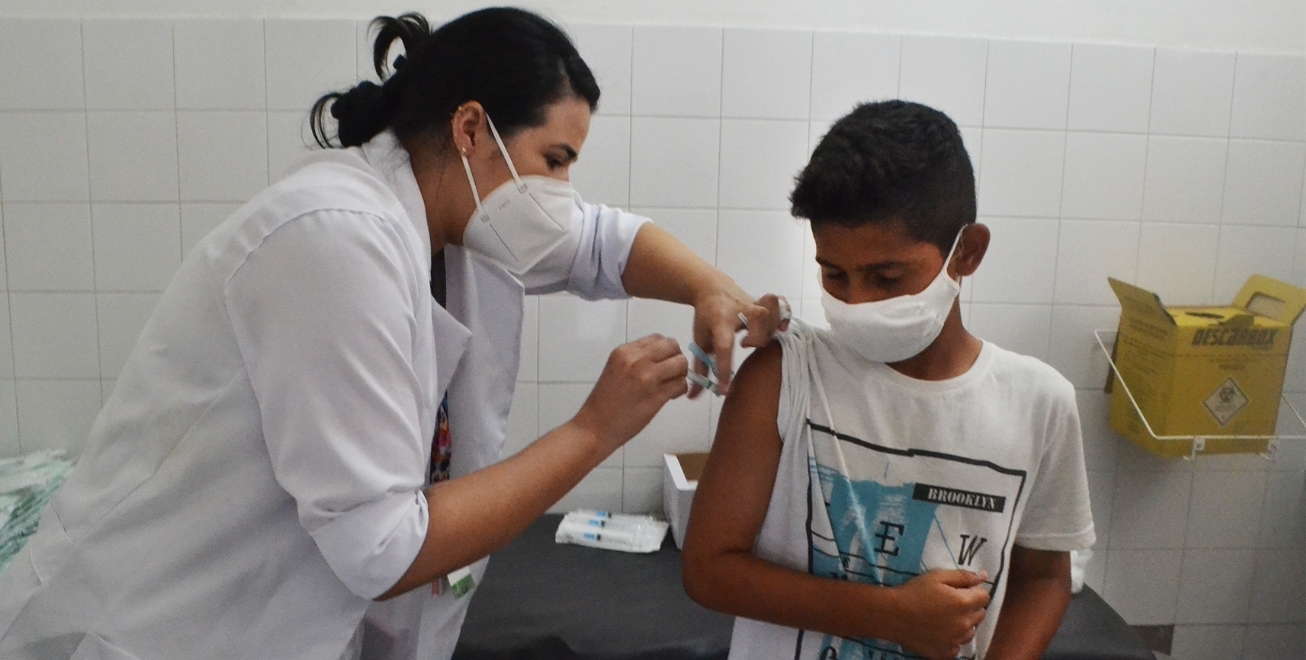 Vacinação contra Covid para crianças e adolescentes nesta quinta-feira