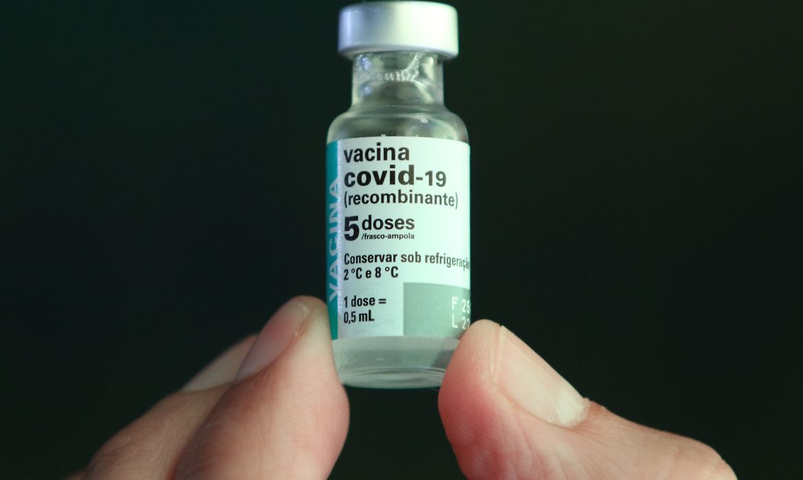 Brasil tem 30,2 milhões de casos de Covid-19 e 662,1 mil mortes