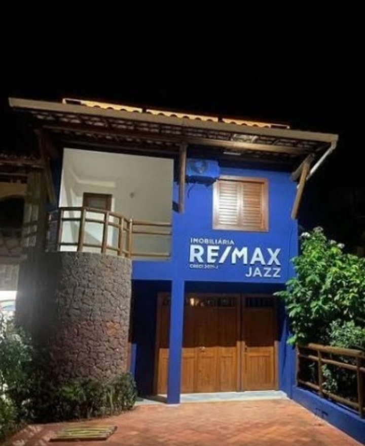 Karol Barbosa pilota coquetel neste sábado para inaugurar sua franquia RE/MAX JAZZ em Praia do Forte