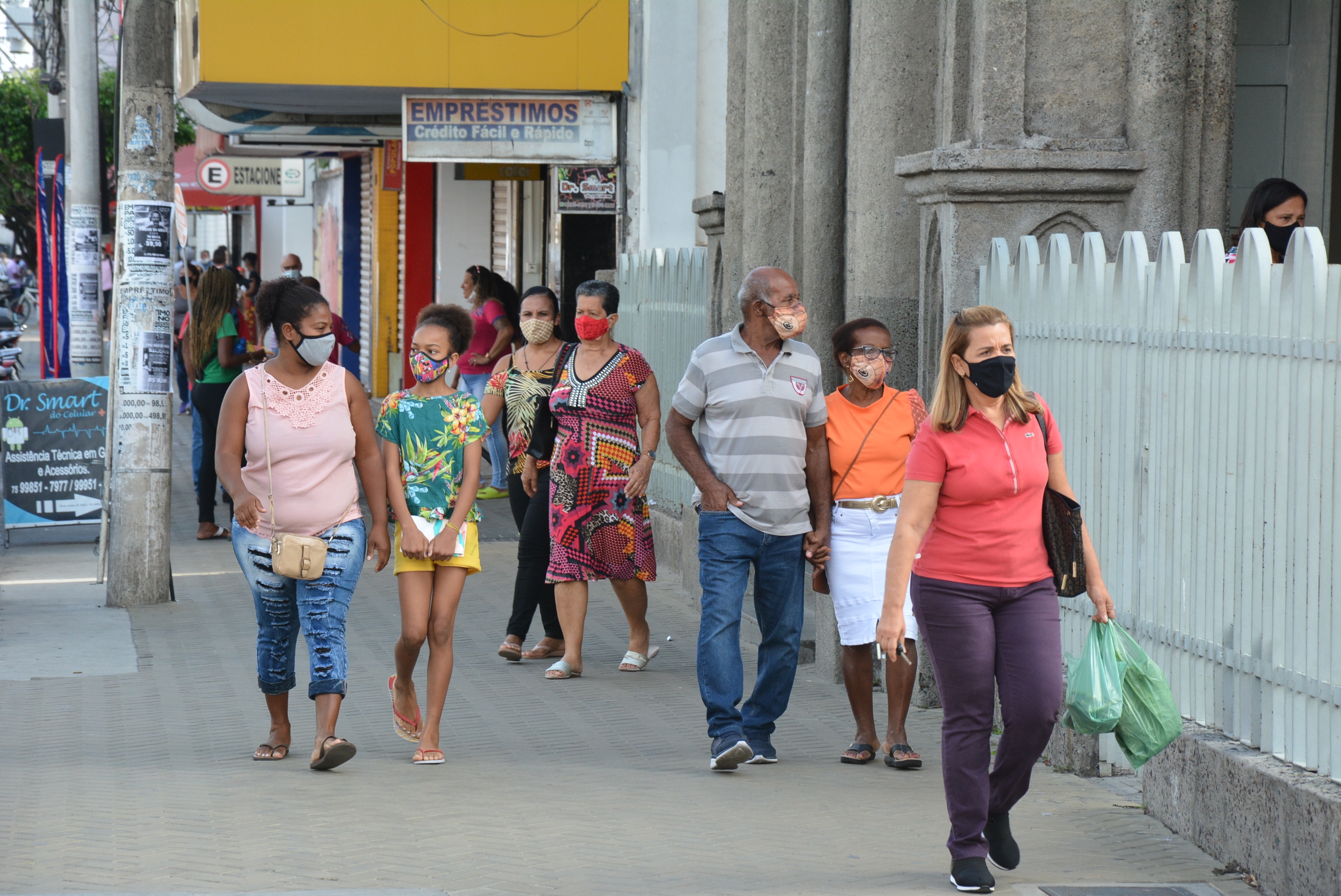 Uso de máscara ainda é obrigatório em unidades de saúde, transporte coletivo e outros ambientes fechados de FSA