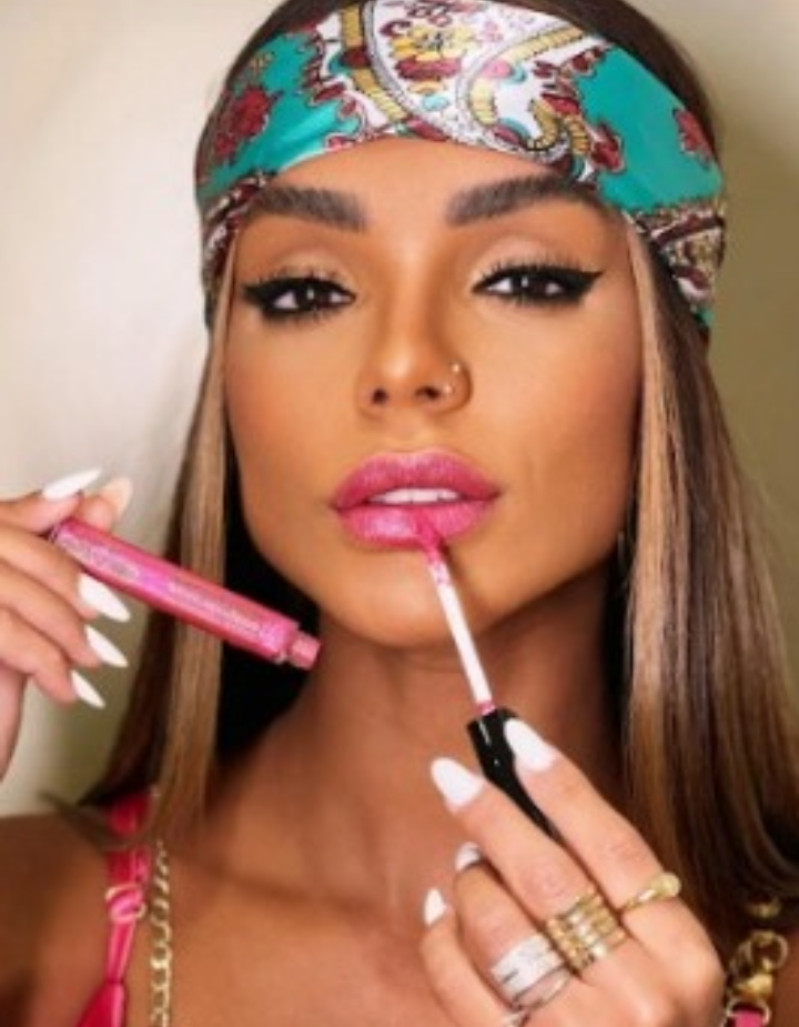 Avon lança batom líquido Power Stay Matte Efeito Glitter
