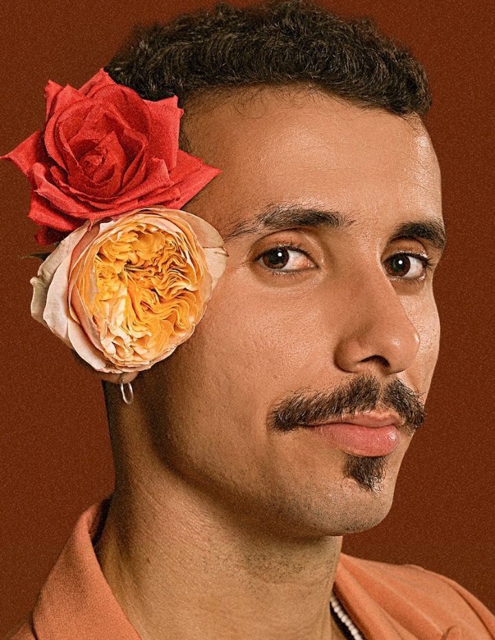 Cantor Tiri faz show em homenagem a Gal Costa na Sala do Coro do TCA