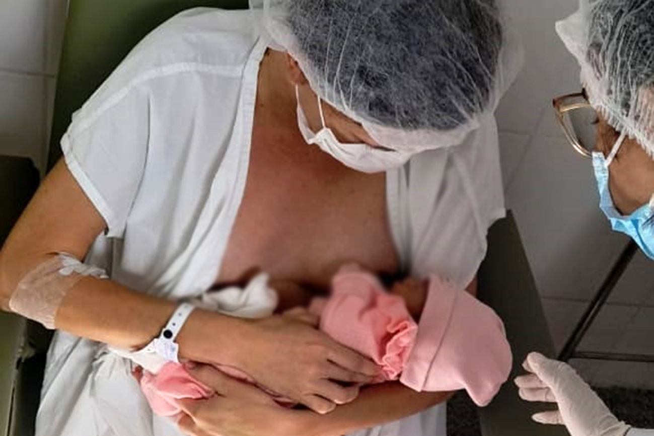 Hospital da Mulher auxilia mães com dificuldade de amamentar