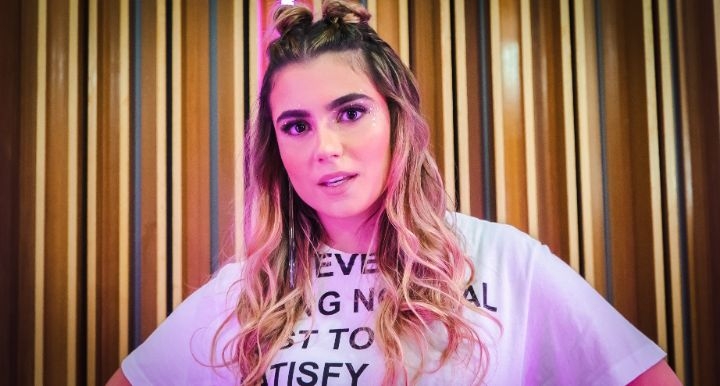 No Brasil, Belita lança single 'Oxi (Dio Mio!)'