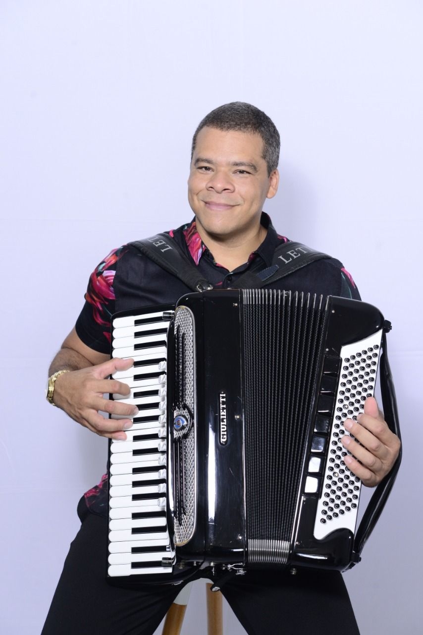 Sanfoneiro Júlio César recebe convidados em evento gratuito no Pelourinho
